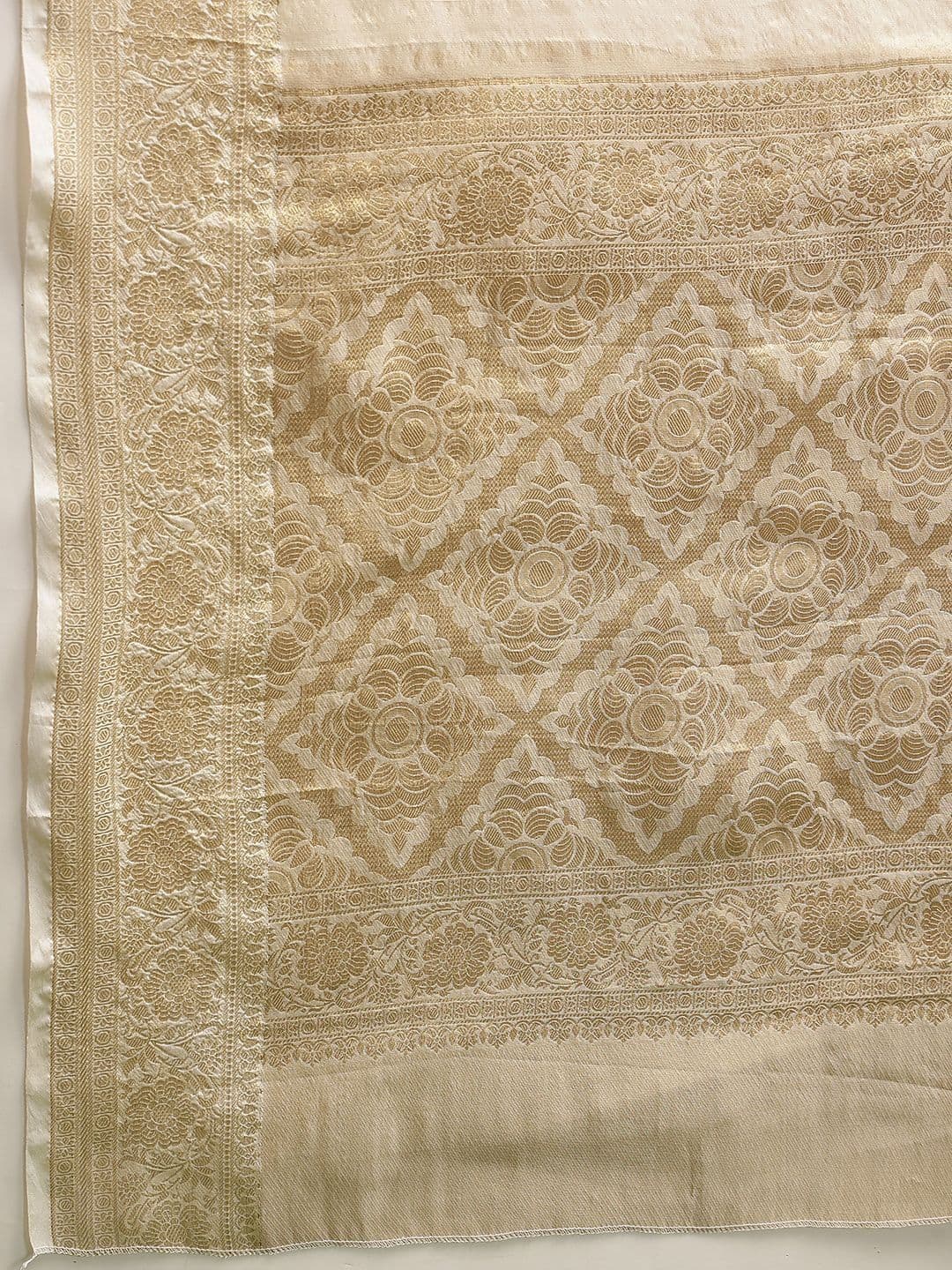 Silk Land Woven Design Zari Tissue Handloom Kasavu Saree thumbnail 6