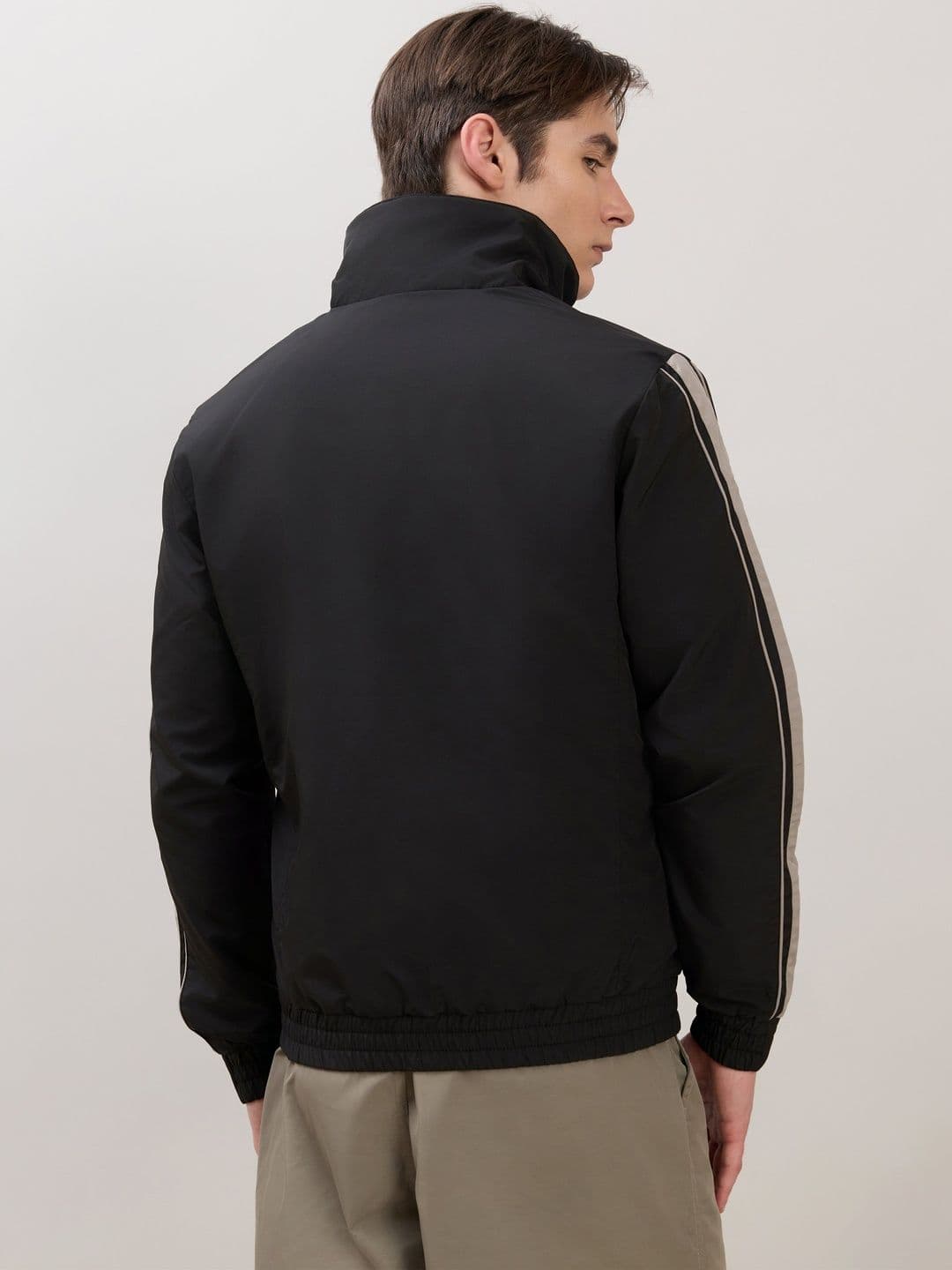 Espanshe Men Colourblocked Lightweight Sporty Jacket thumbnail 3