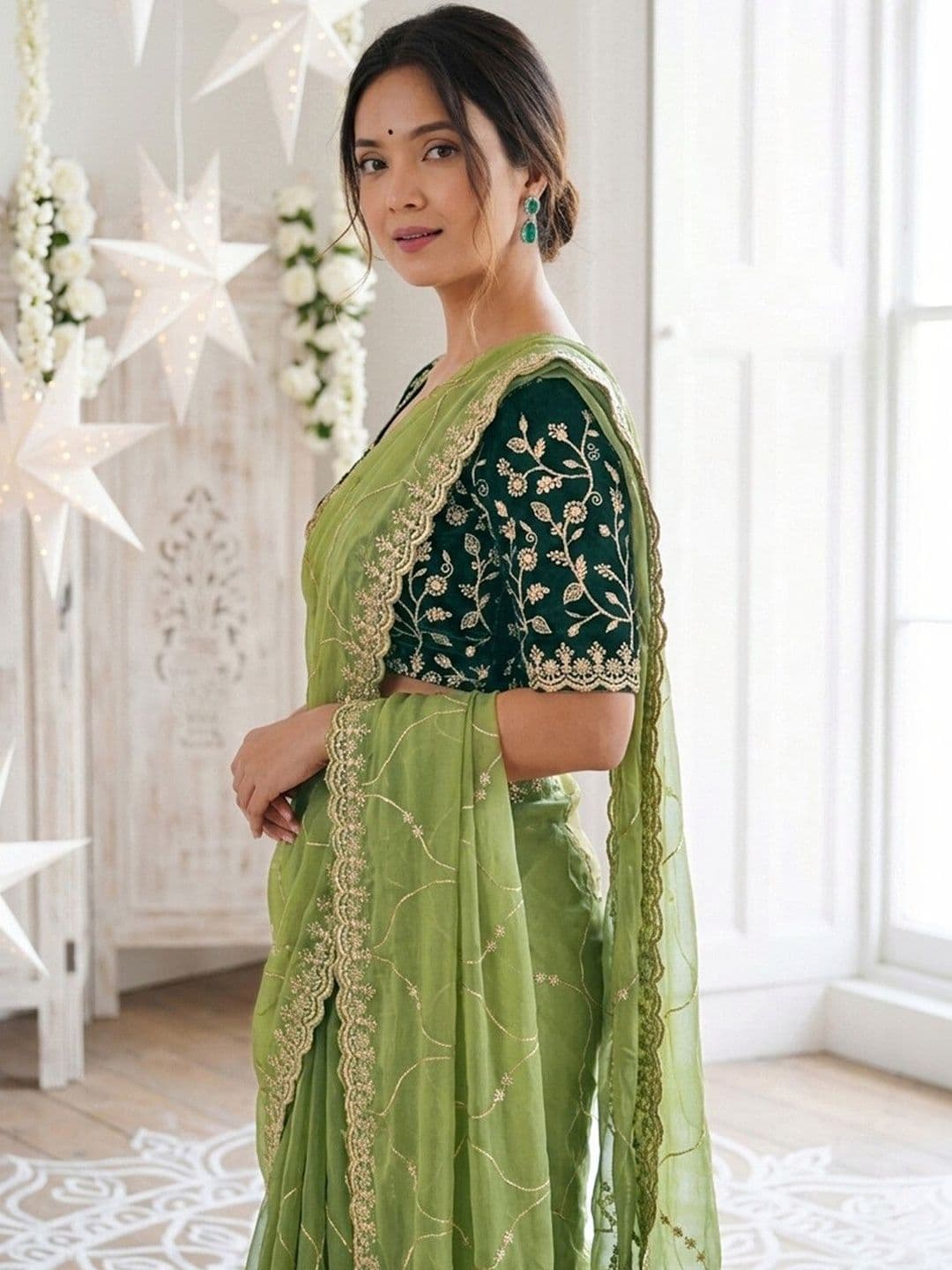 Satrani Floral Embroidered Pure Georgette Saree With Designer Blouse thumbnail 4