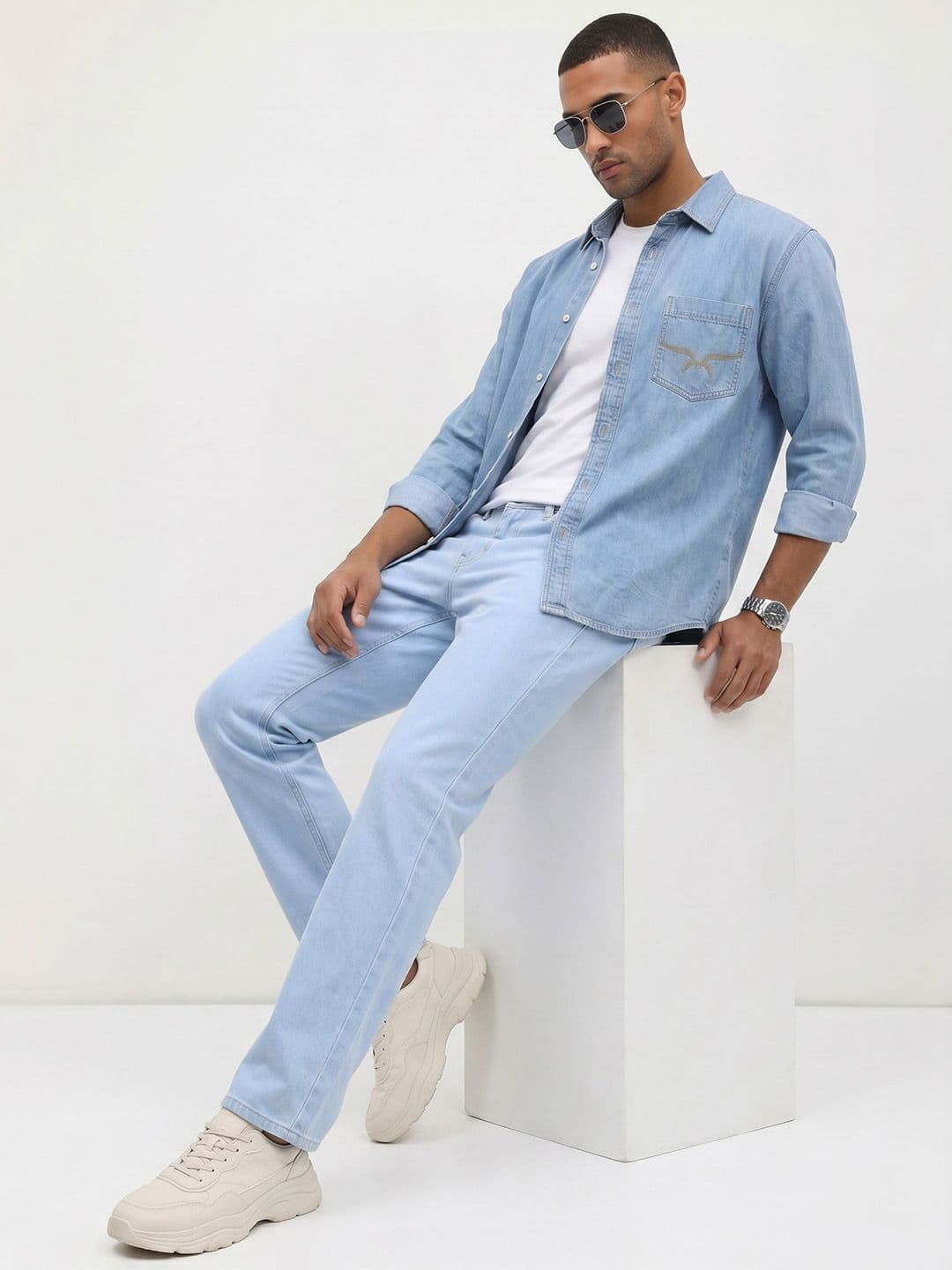 The Roadster Lifestyle Co. Men Regular Stretchable Jeans thumbnail 4
