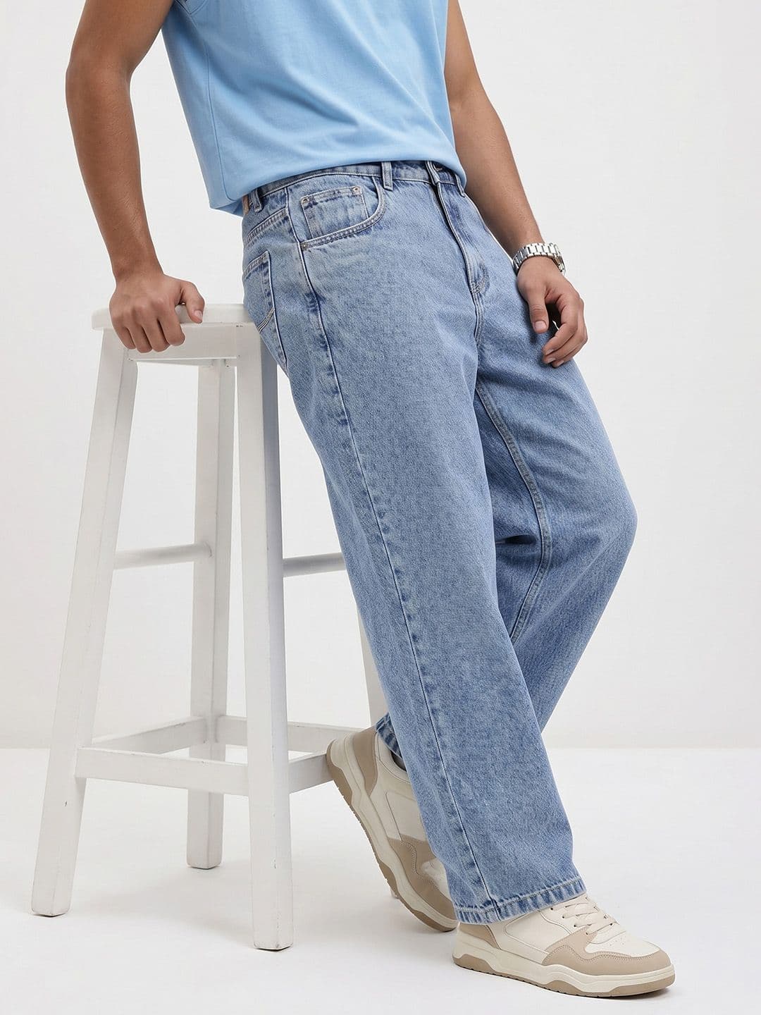 Roadster Men Relaxed Fit Mid-Rise Heavy Faded Pure Cotton Jeans thumbnail 4
