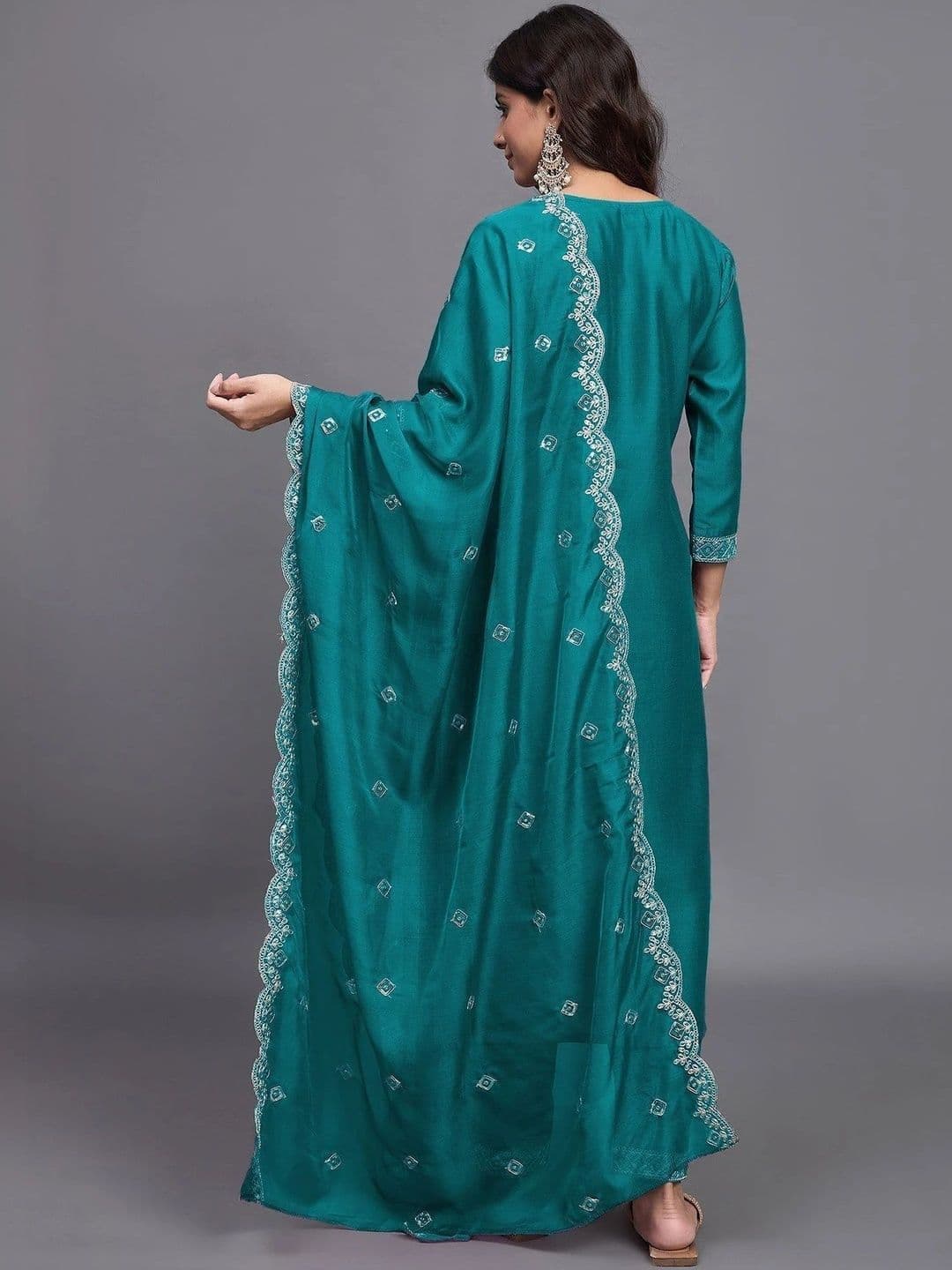 kiyooclothing Women Ethnic Motifs Embroidered Regular Thread Work Kurta with Trousers & With Dupatta thumbnail 2