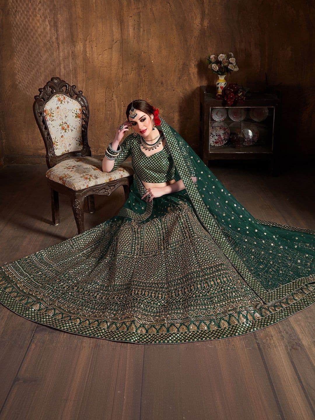 ETHNIC PLUS Green Embroidered Sequinned Semi-Stitched Silk Lehenga & Blouse With Dupatta thumbnail 3