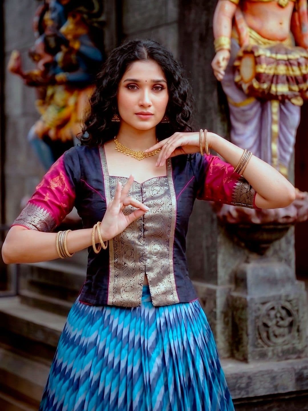LOOKNBOOK ART Tasar Silk Leheriya Print Lehenga Choli with Rich Zari Weaving Work thumbnail 4
