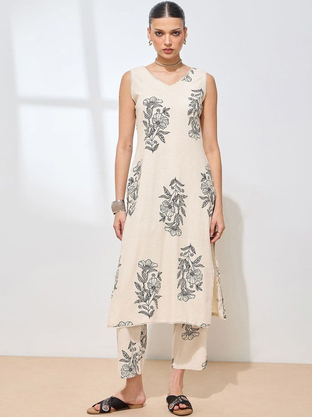 Sangria Floral Cotton Printed Tunic with Trousers thumbnail 3