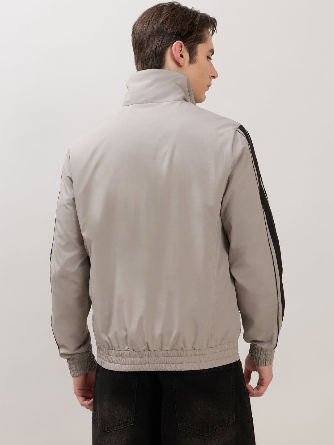 Espanshe Men Colourblocked Lightweight Sporty Jacket thumbnail 6