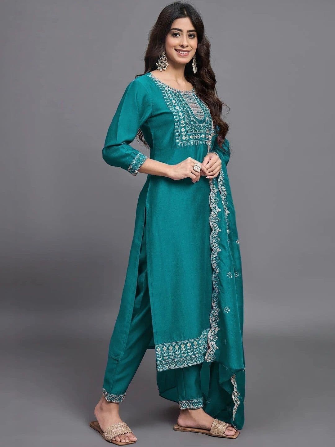 kiyooclothing Women Ethnic Motifs Embroidered Regular Thread Work Kurta with Trousers & With Dupatta thumbnail 3