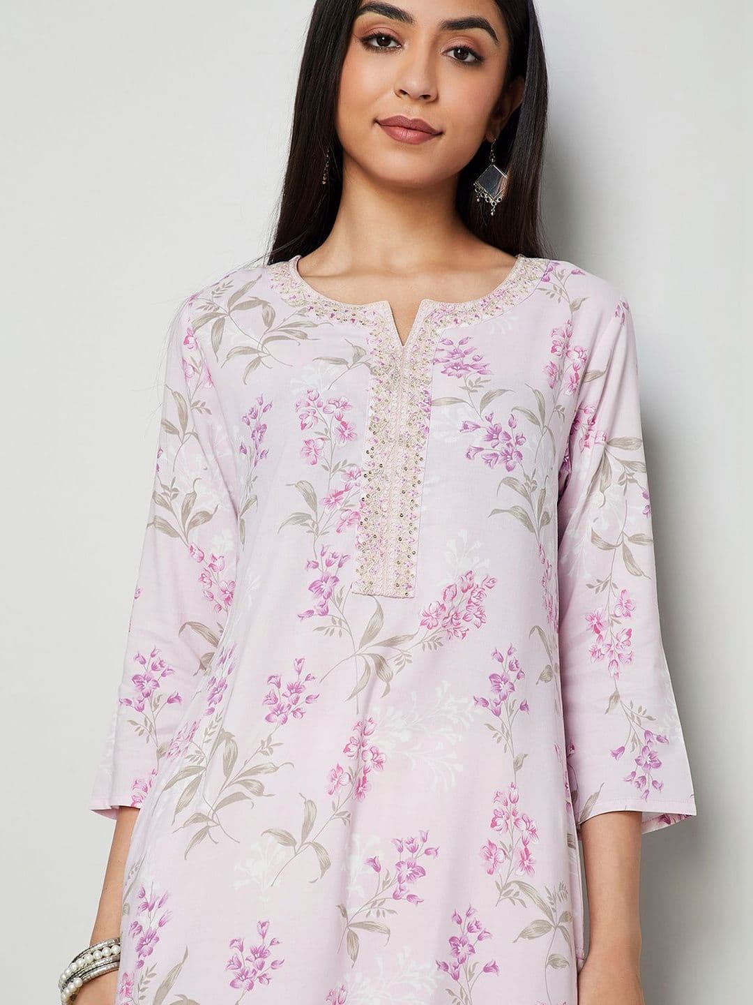 Melange by Lifestyle Women Floral Printed Sequinned Floral Kurta thumbnail 7