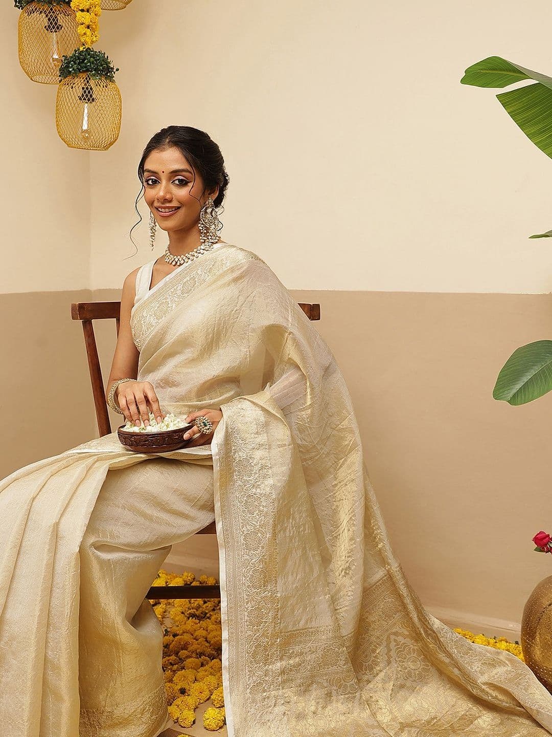 Silk Land Woven Design Zari Tissue Handloom Kasavu Saree thumbnail 5