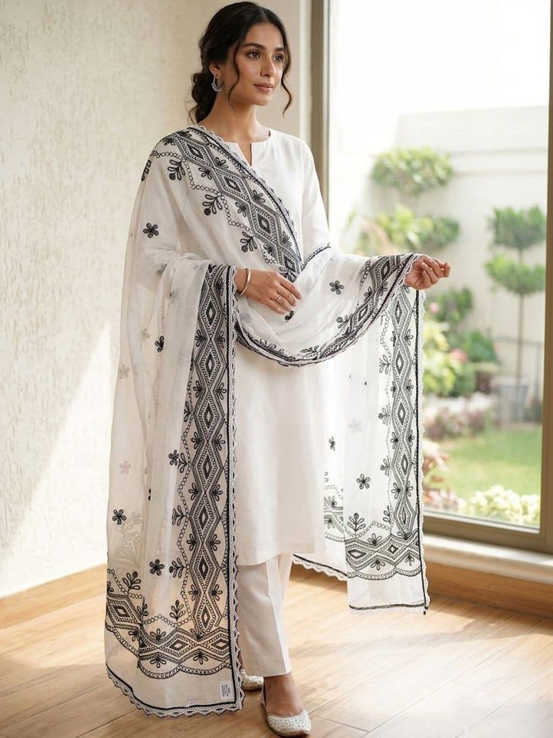 Trendzmy Ethnic Motifs Embroidered Dupatta with Thread Work - view 1