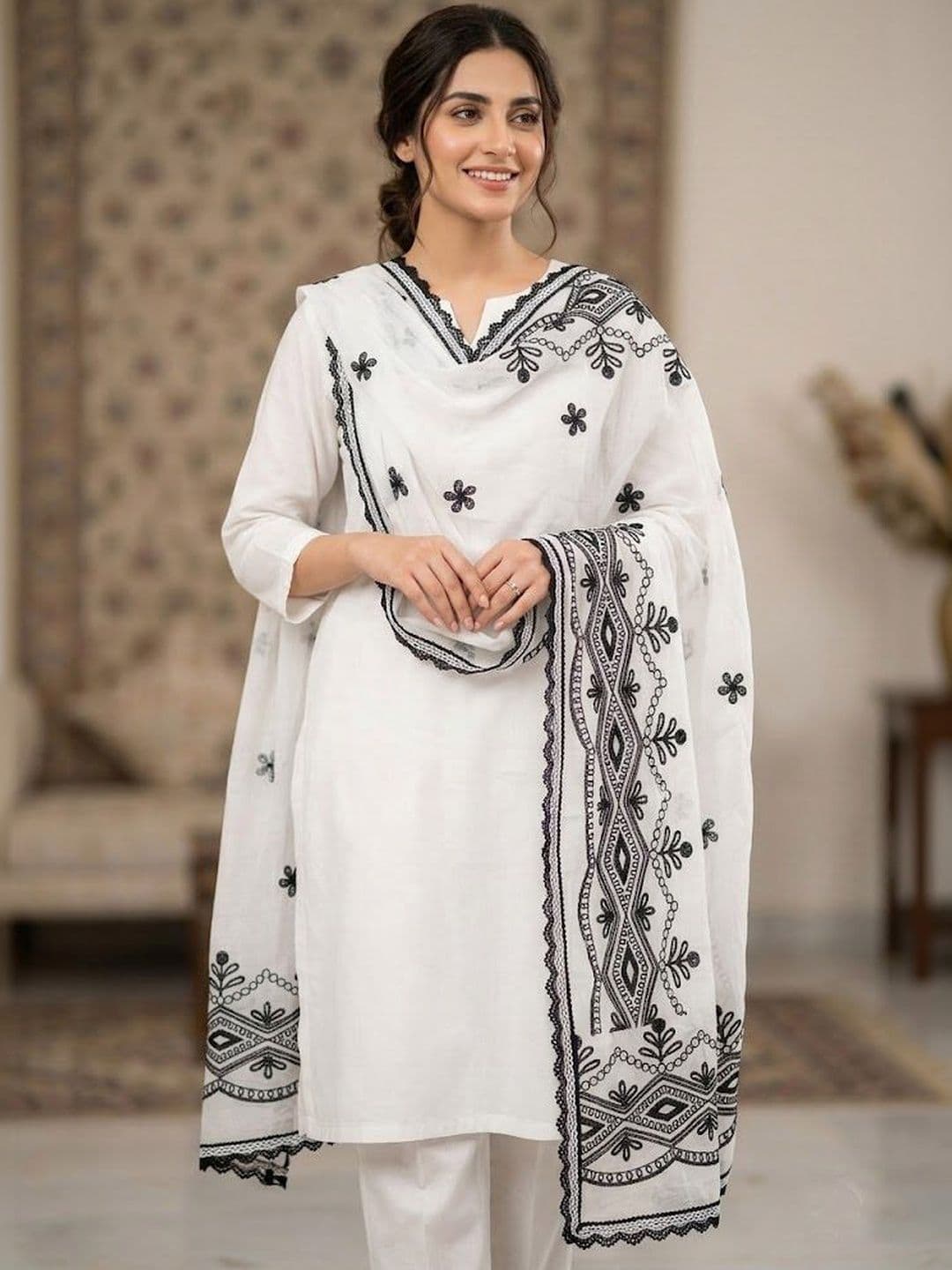 Trendzmy Ethnic Motifs Embroidered Dupatta with Thread Work thumbnail 4