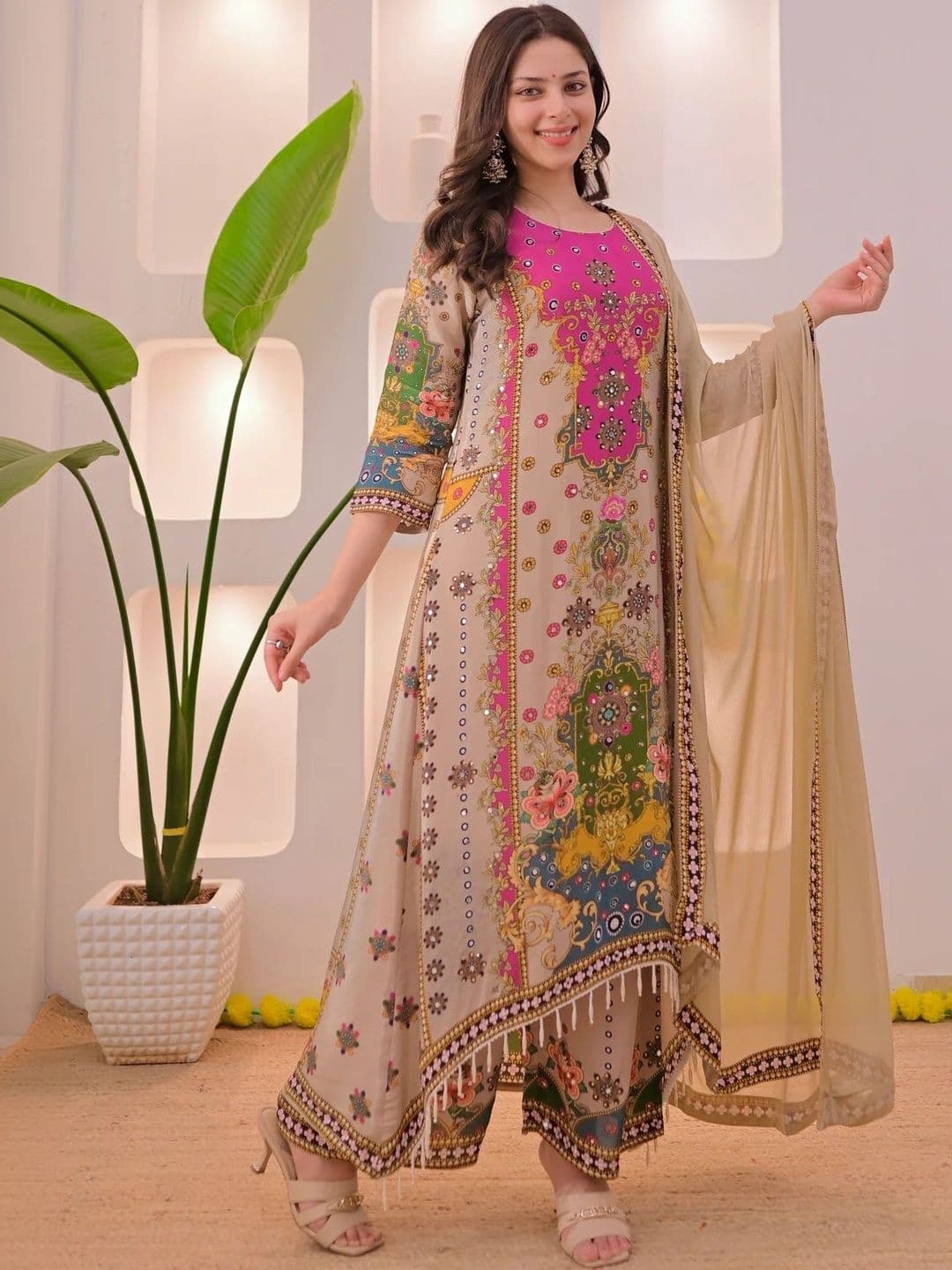 kiyooclothing Women Ethnic Motifs Printed Regular Kurta with Patiala & With Dupatta thumbnail 4