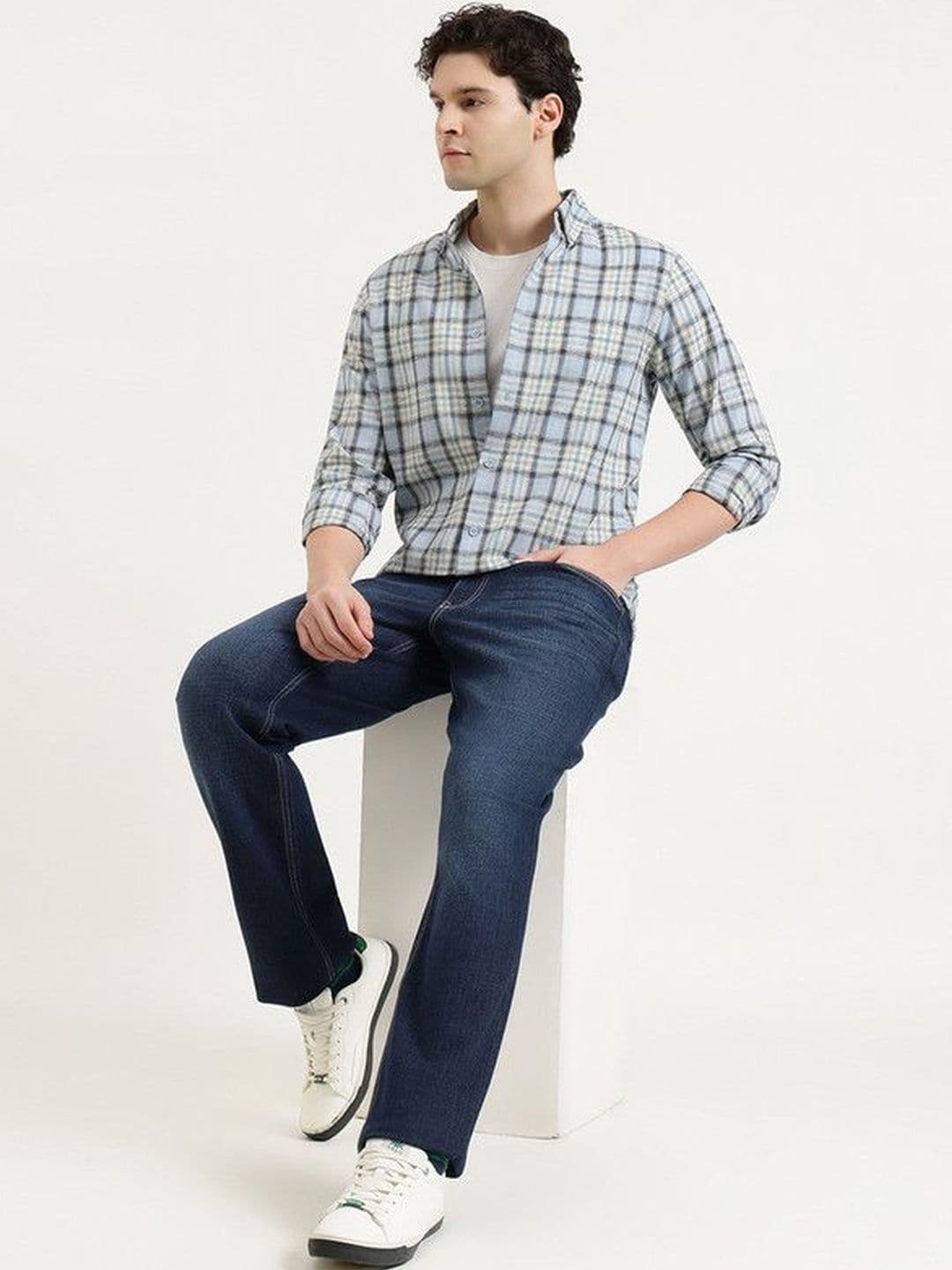 United Colors of Benetton Men Relaxed Fit Mid-Rise Light Fade Jeans thumbnail 5