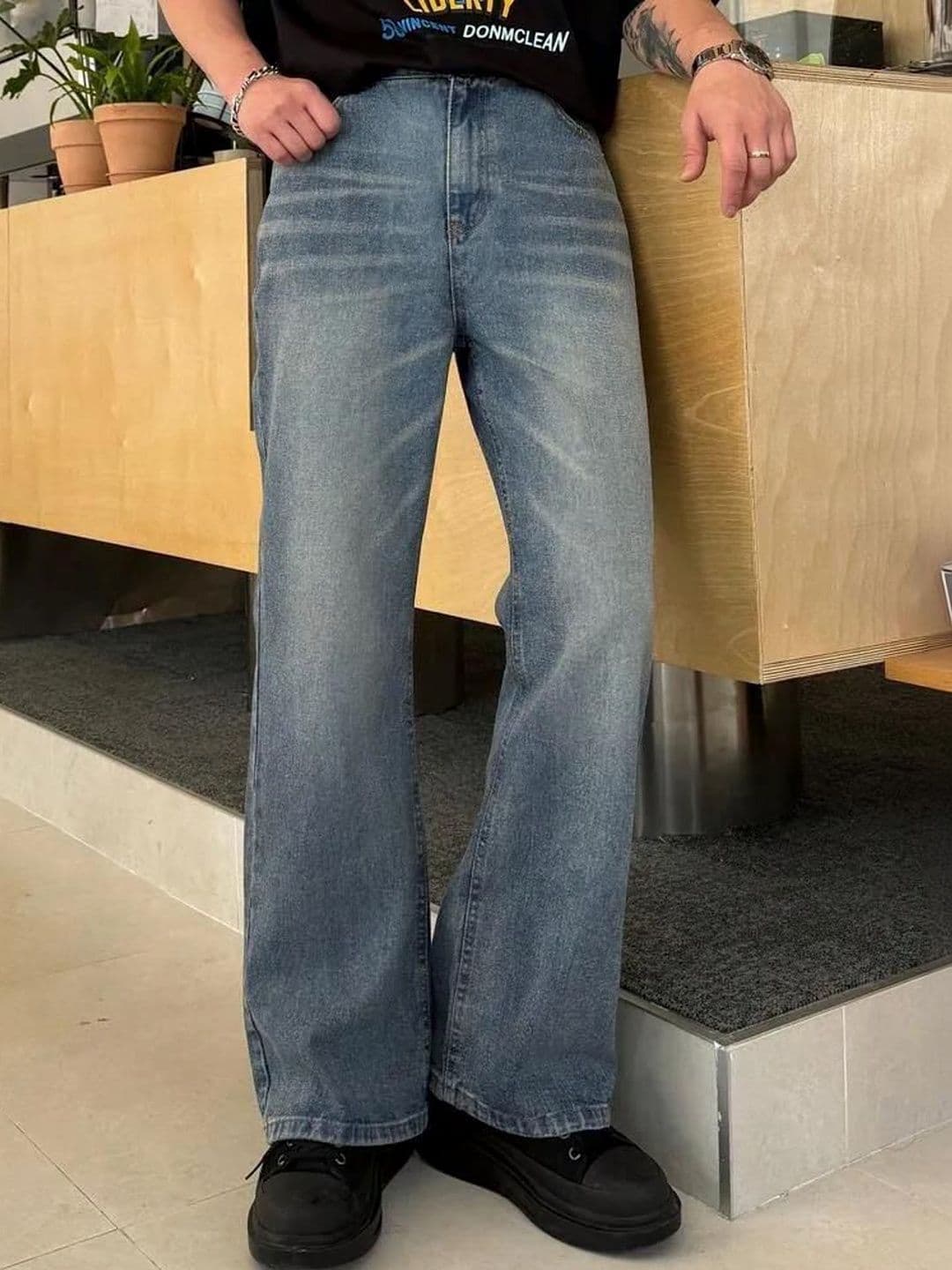 ZYVRA Men Relaxed Fit Low-Rise Light Fade Jeans thumbnail 5
