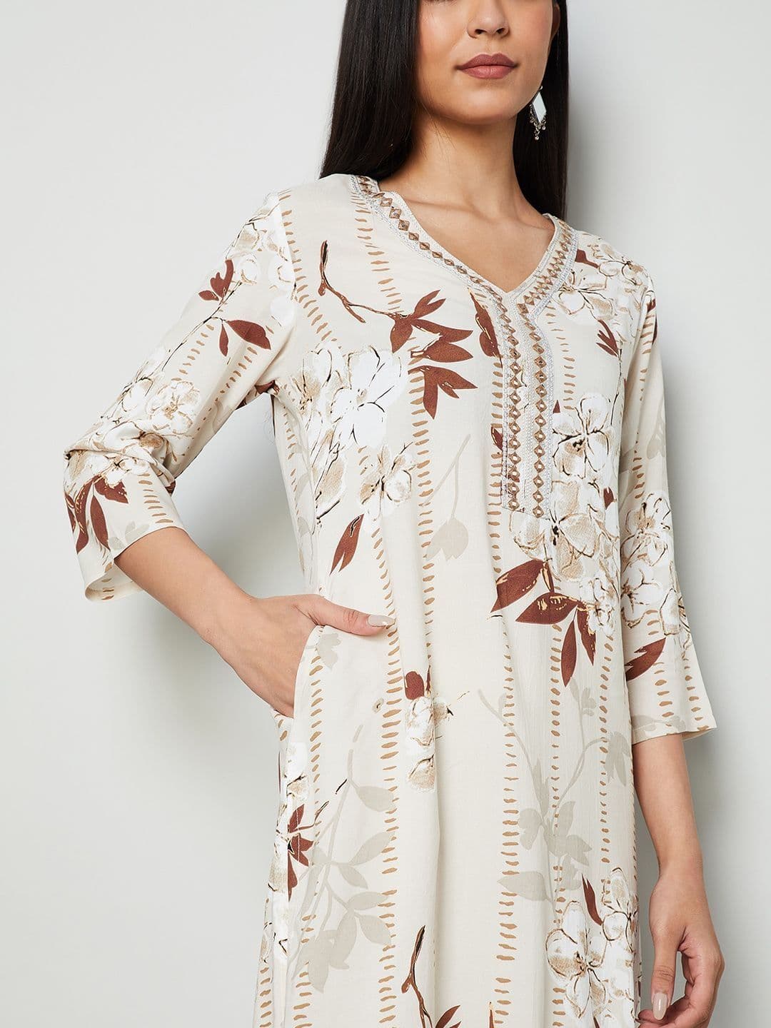 Melange by Lifestyle Women Floral Printed Thread Work Kurta thumbnail 6