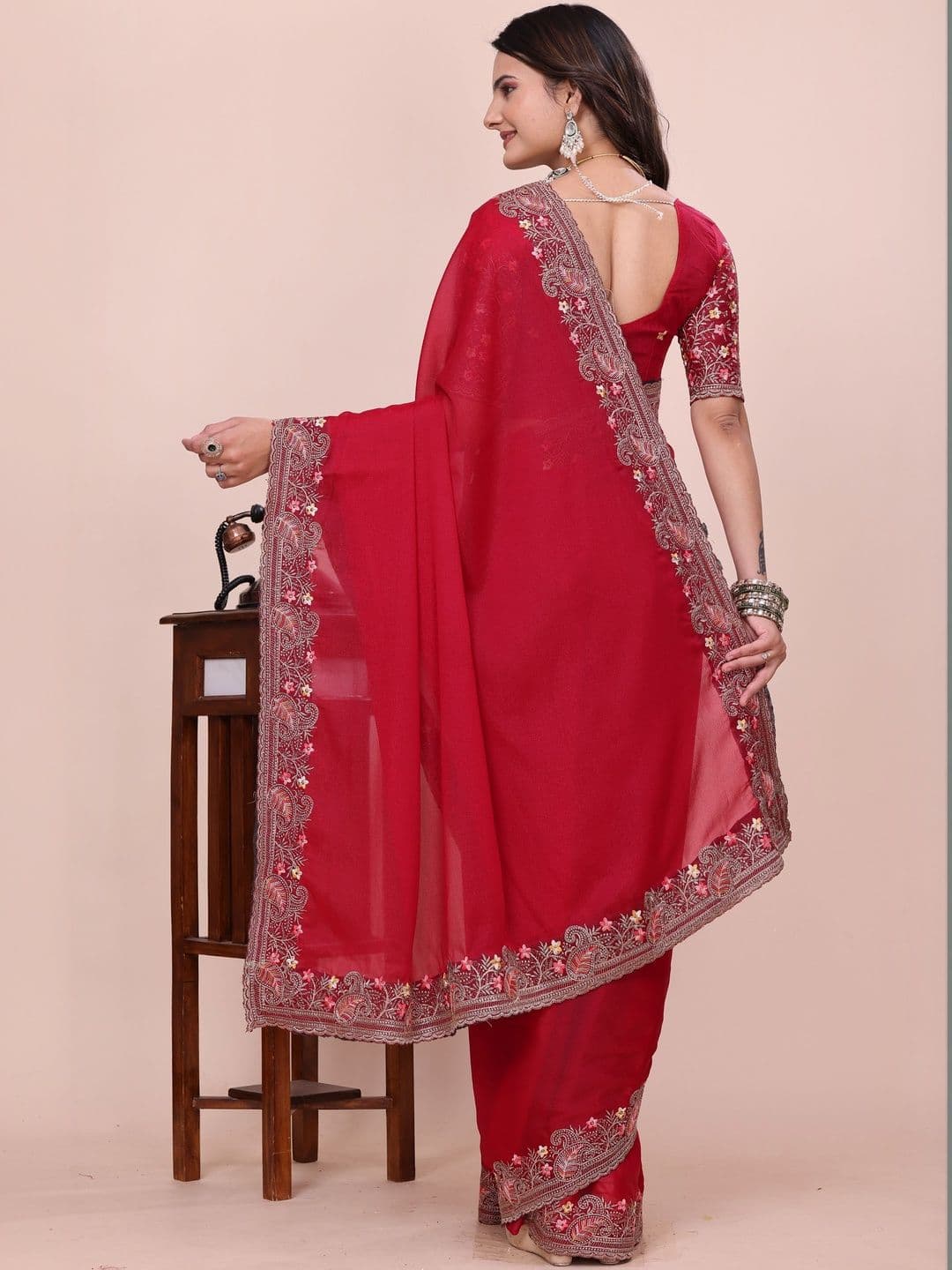 Saanvi Floral Embroidered Poly Georgette Heavy Work Saree thumbnail 3
