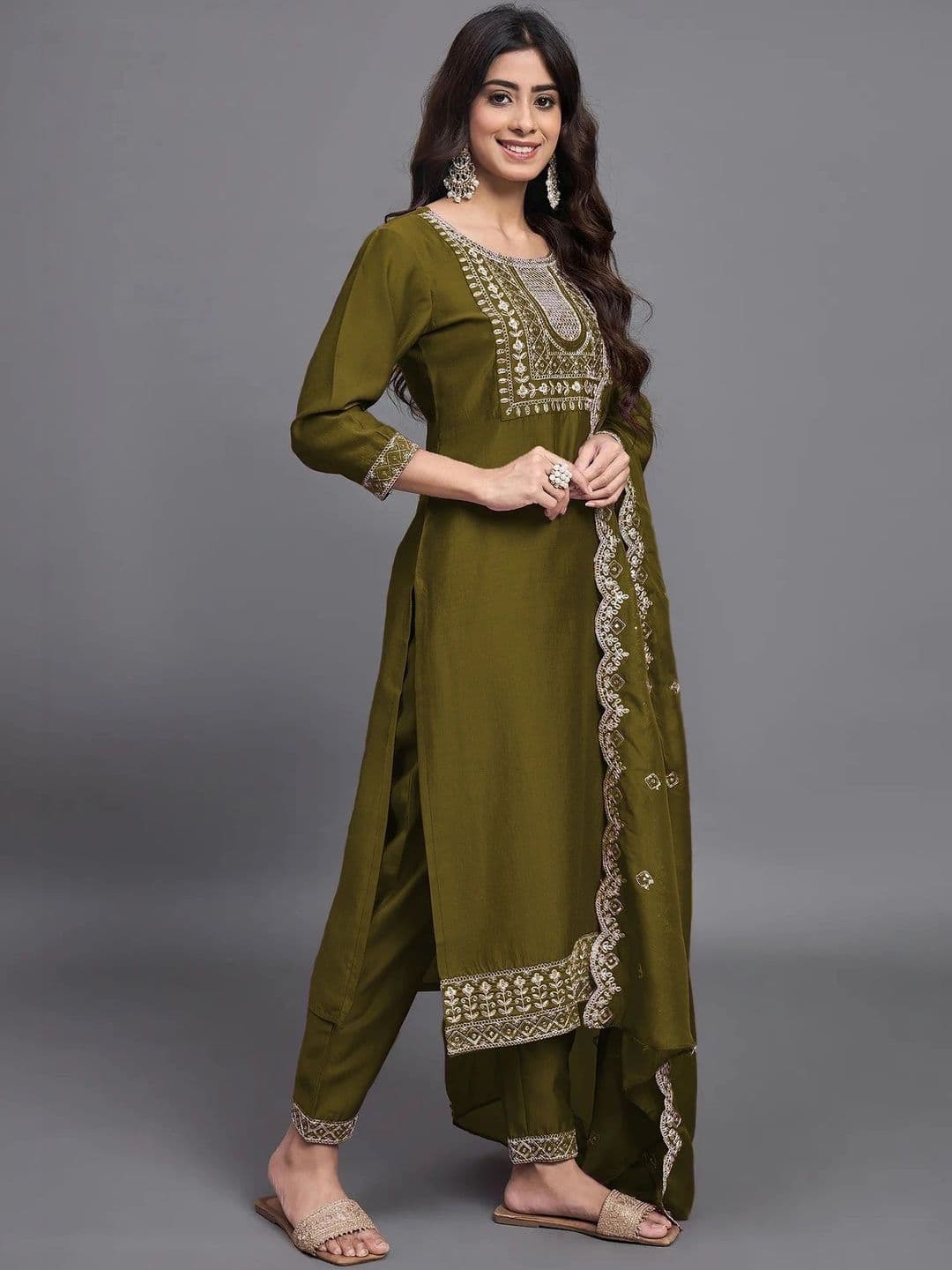 kiyooclothing Women Ethnic Motifs Embroidered Regular Thread Work Kurta with Trousers & With Dupatta thumbnail 4