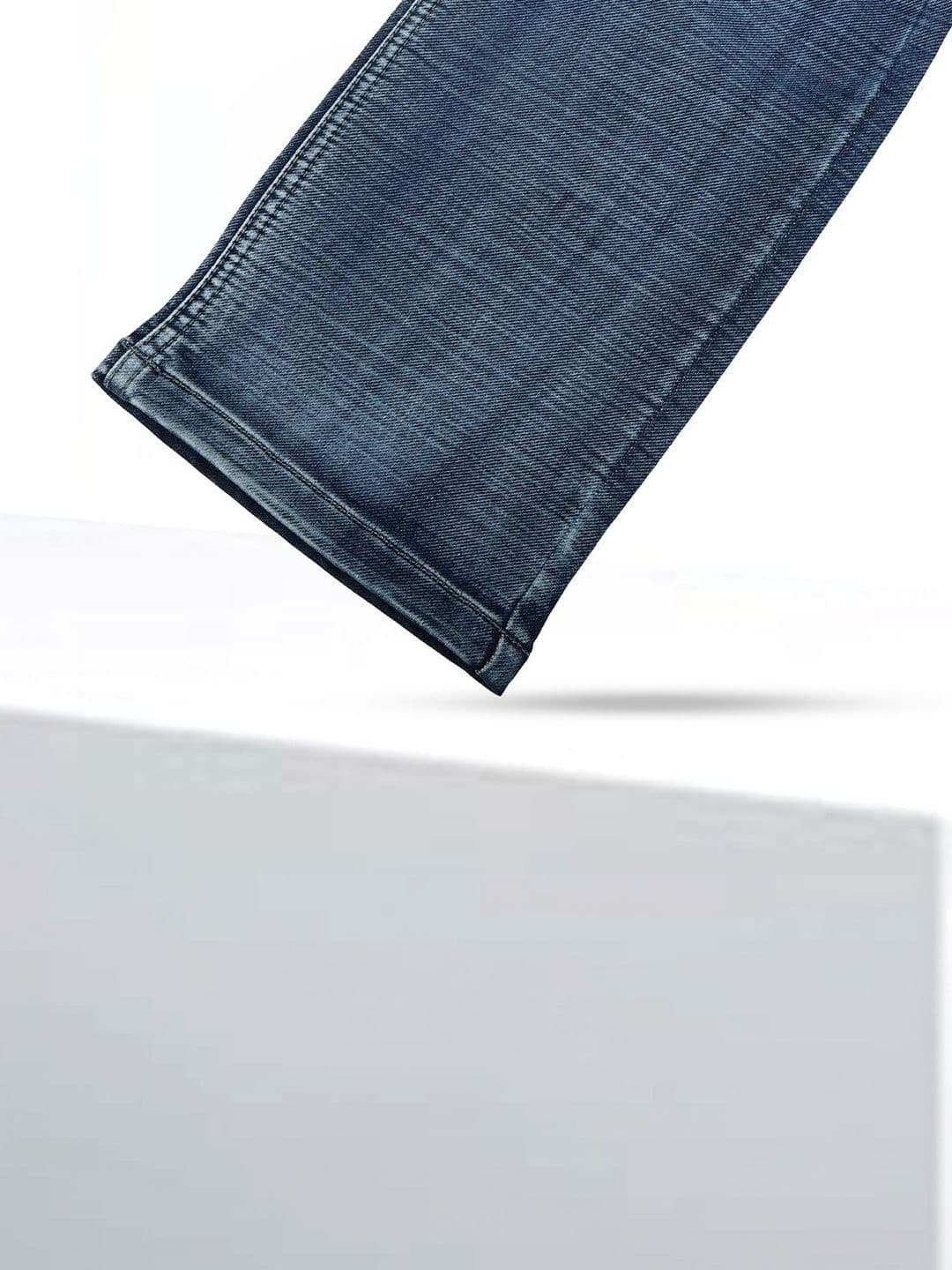 MoorXMoro Men Comfort Straight Fit Mid-Rise Light Fade Jeans thumbnail 4