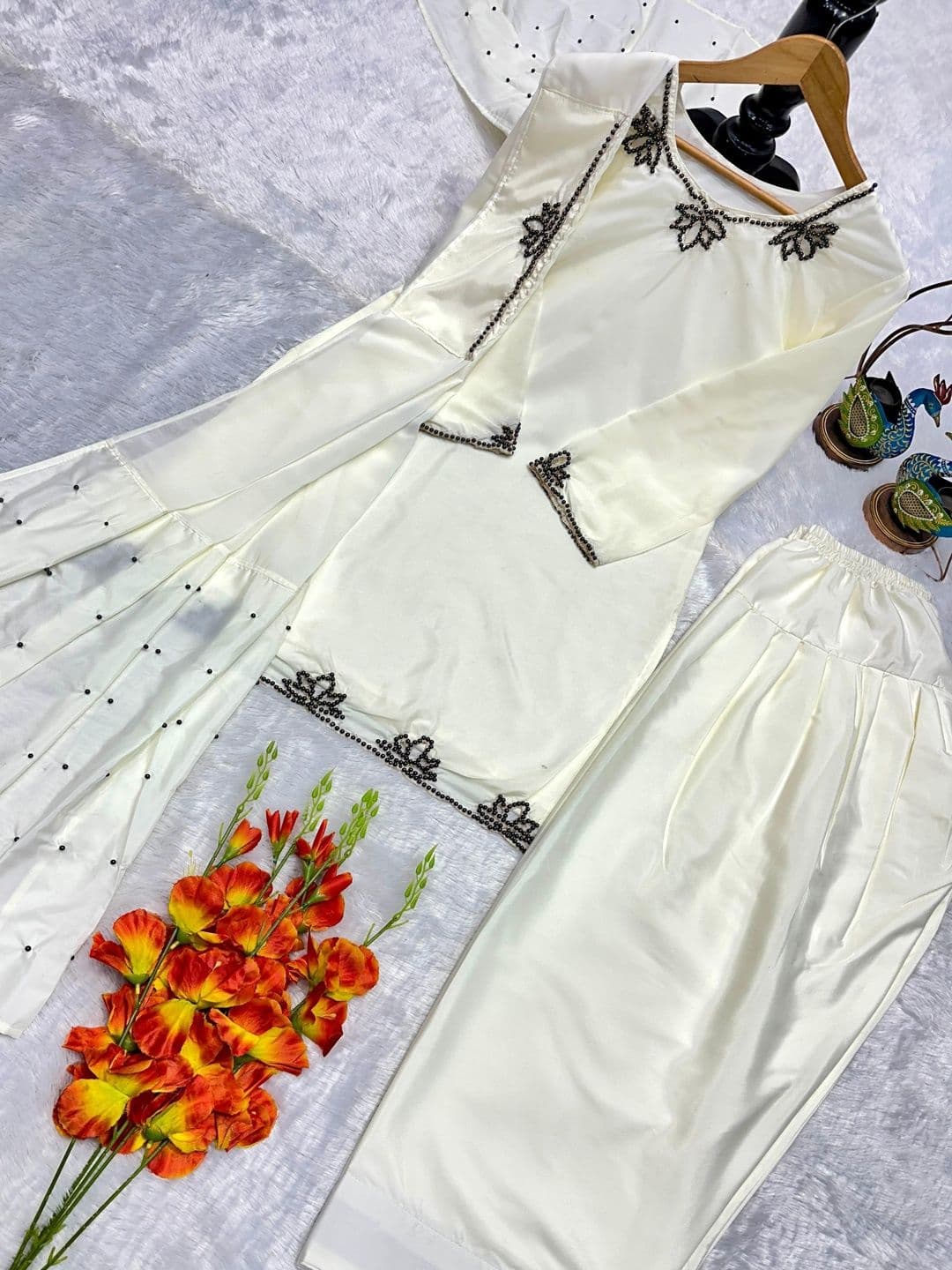 HERIN ENTERPRISE Women Ethnic Motifs Embroidered Regular Beads and Stones Silk Crepe Kurta with Palazzos & thumbnail 3