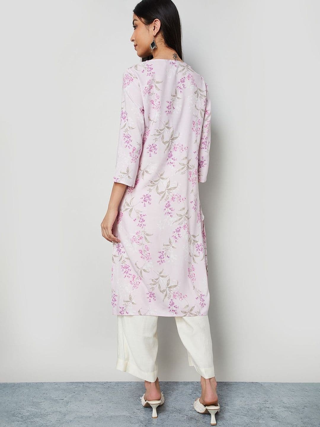 Melange by Lifestyle Women Floral Printed Sequinned Floral Kurta thumbnail 4