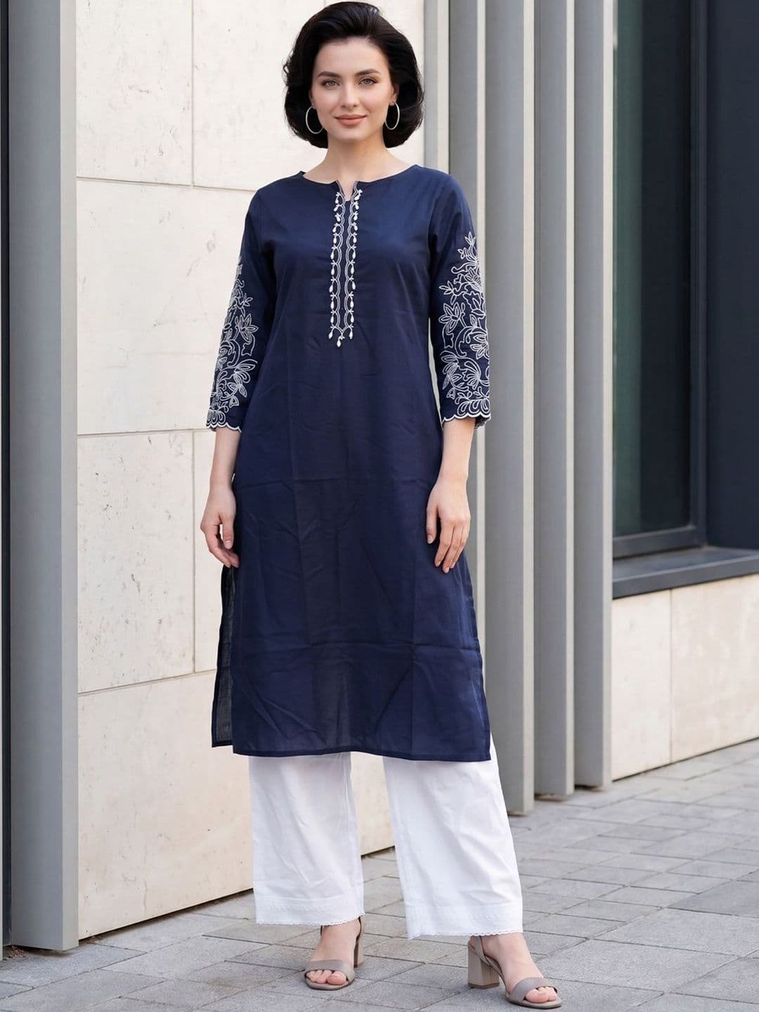 Indo Era Women Ethnic Motifs Embroidered Thread Work Kurta thumbnail 3