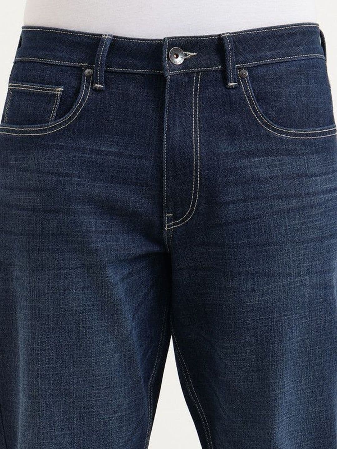 United Colors of Benetton Men Relaxed Fit Mid-Rise Light Fade Jeans thumbnail 2