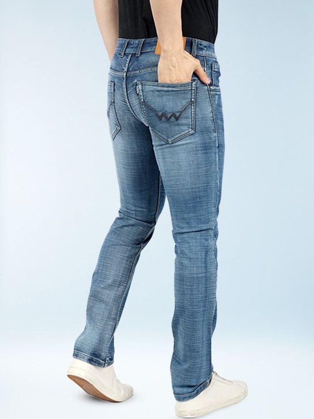 MoorXMoro Men Comfort Straight Fit Mid-Rise Light Fade Jeans thumbnail 5