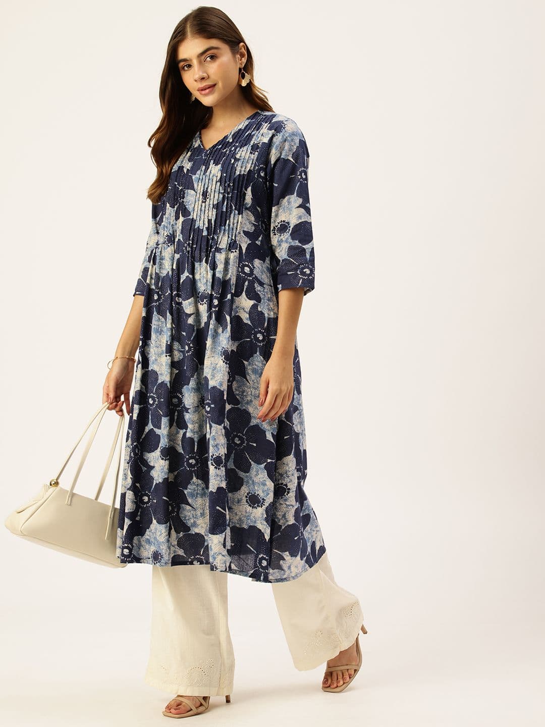 AMUKTI Women Floral Motifs Printed Anarkali Kurta thumbnail 5