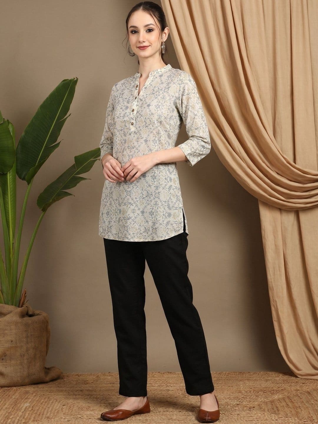 Sangria Floral Printed Pure Cotton Mandarin Collar Straight Short Kurti thumbnail 4