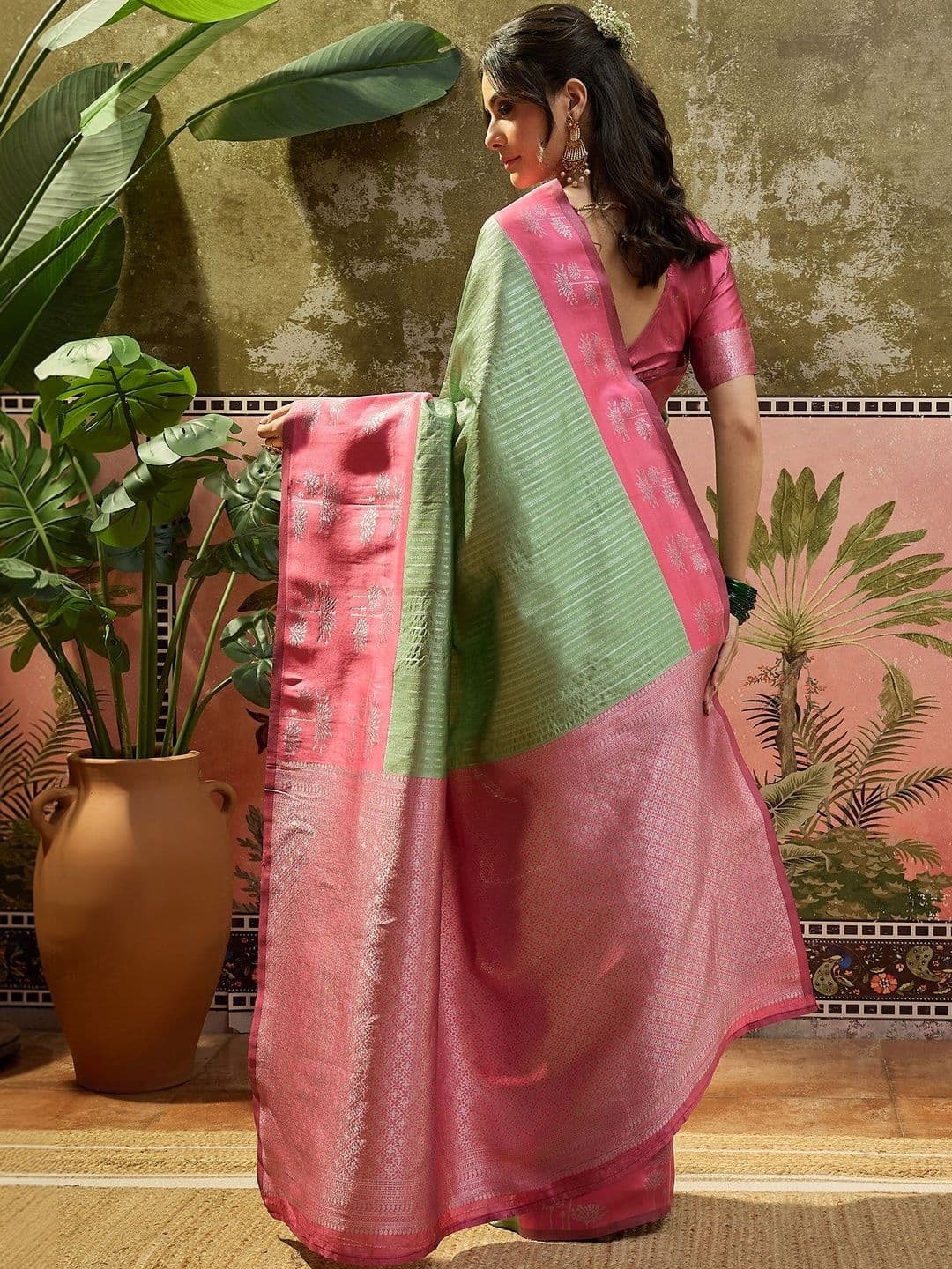 Sangria Woven Design Banarasi Sarees thumbnail 3