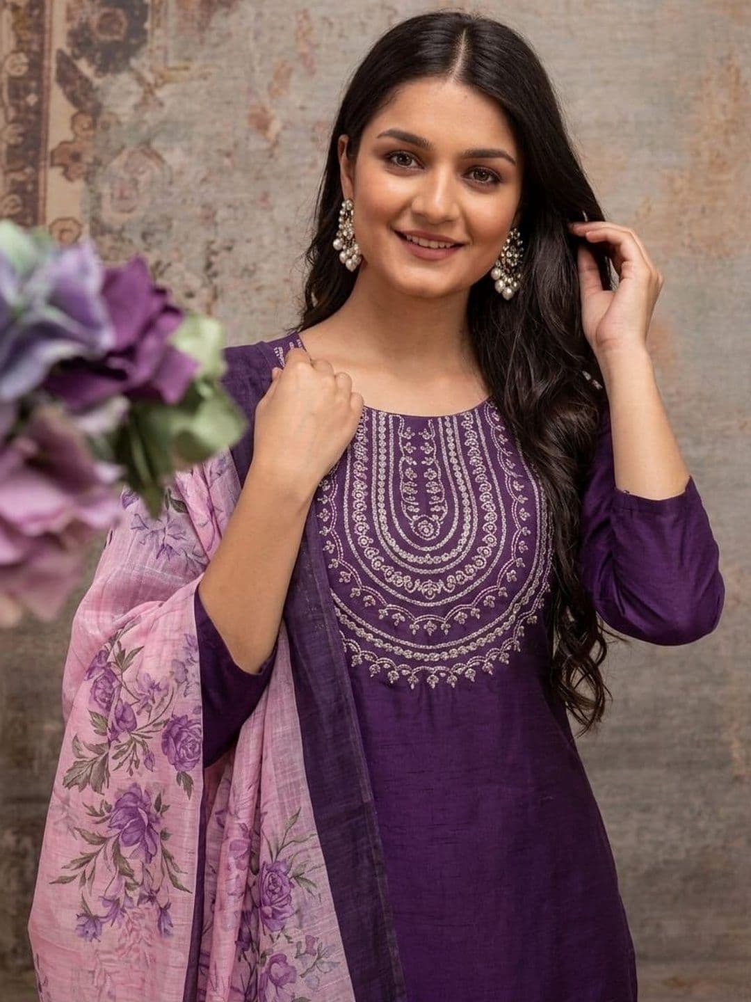 TIBAKKDI Women Floral Embroidered Regular Thread Work Kurta with Trousers & With Dupatta thumbnail 3