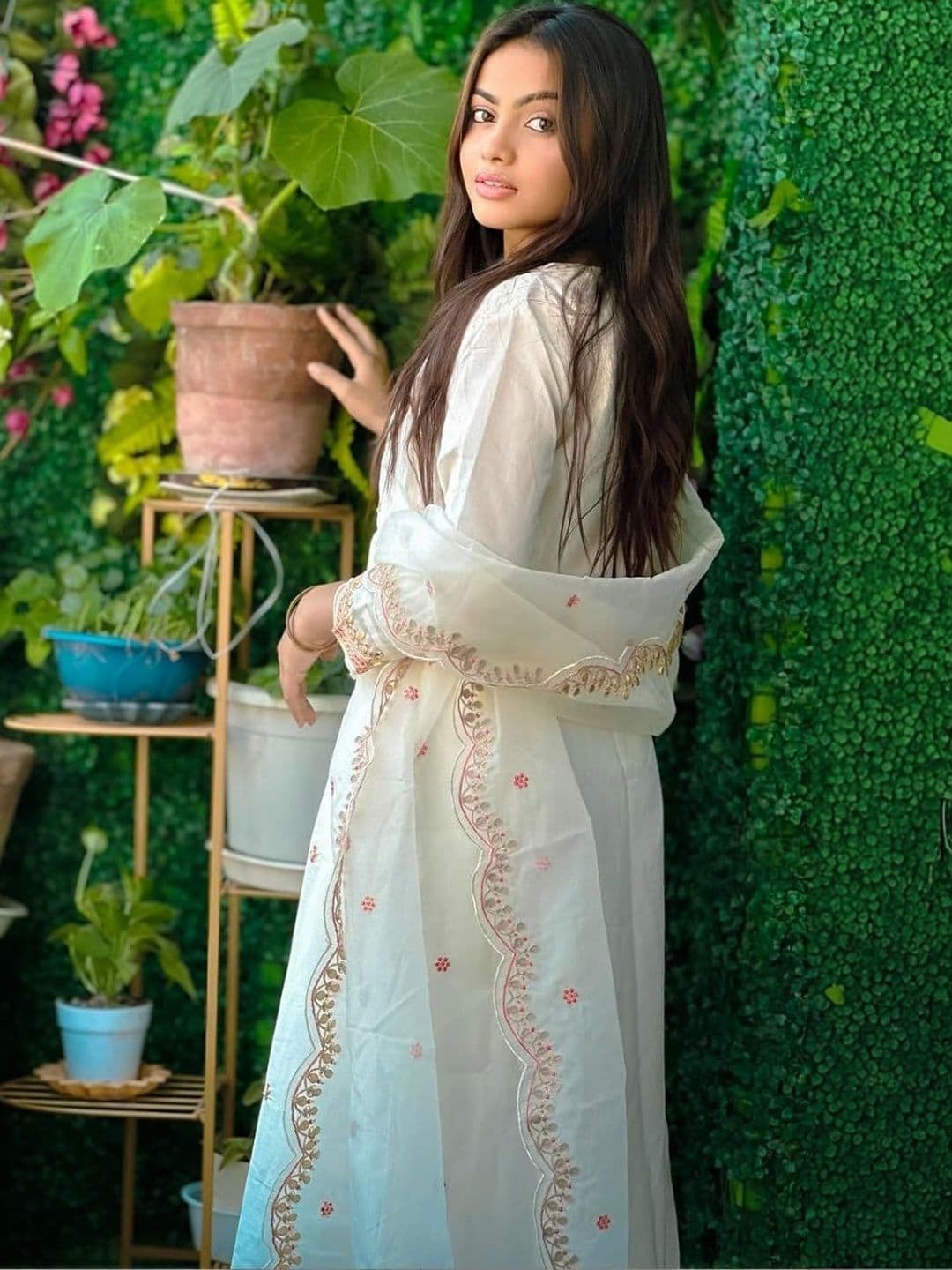 CLAVINET Women Ethnic Motifs Embroidered Regular Thread Work Kurta with Trousers & With Dupatta thumbnail 2