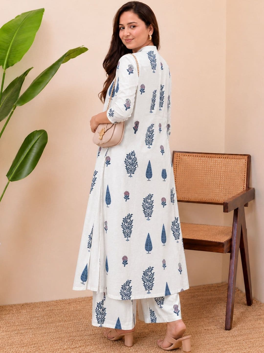 Klere Women Ethnic Motifs Printed Regular Kurta with Palazzos thumbnail 2