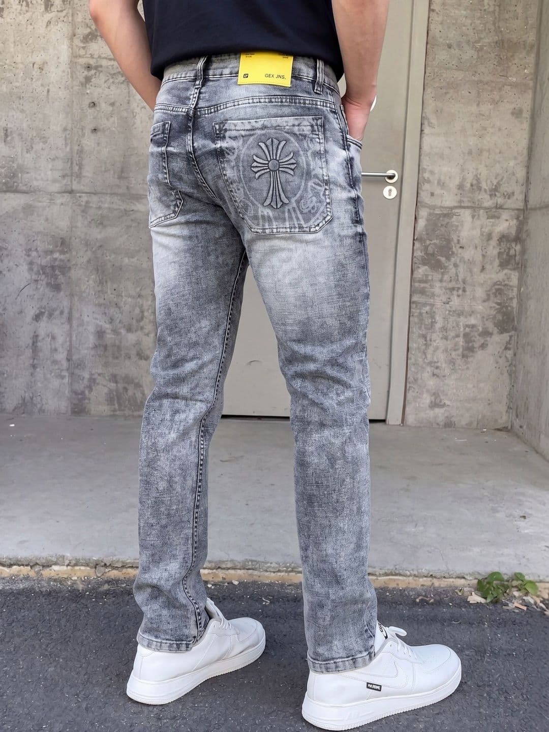 GEX Men Regular Fit Mid-Rise Mildly Distressed Heavy Fade Jeans thumbnail 6