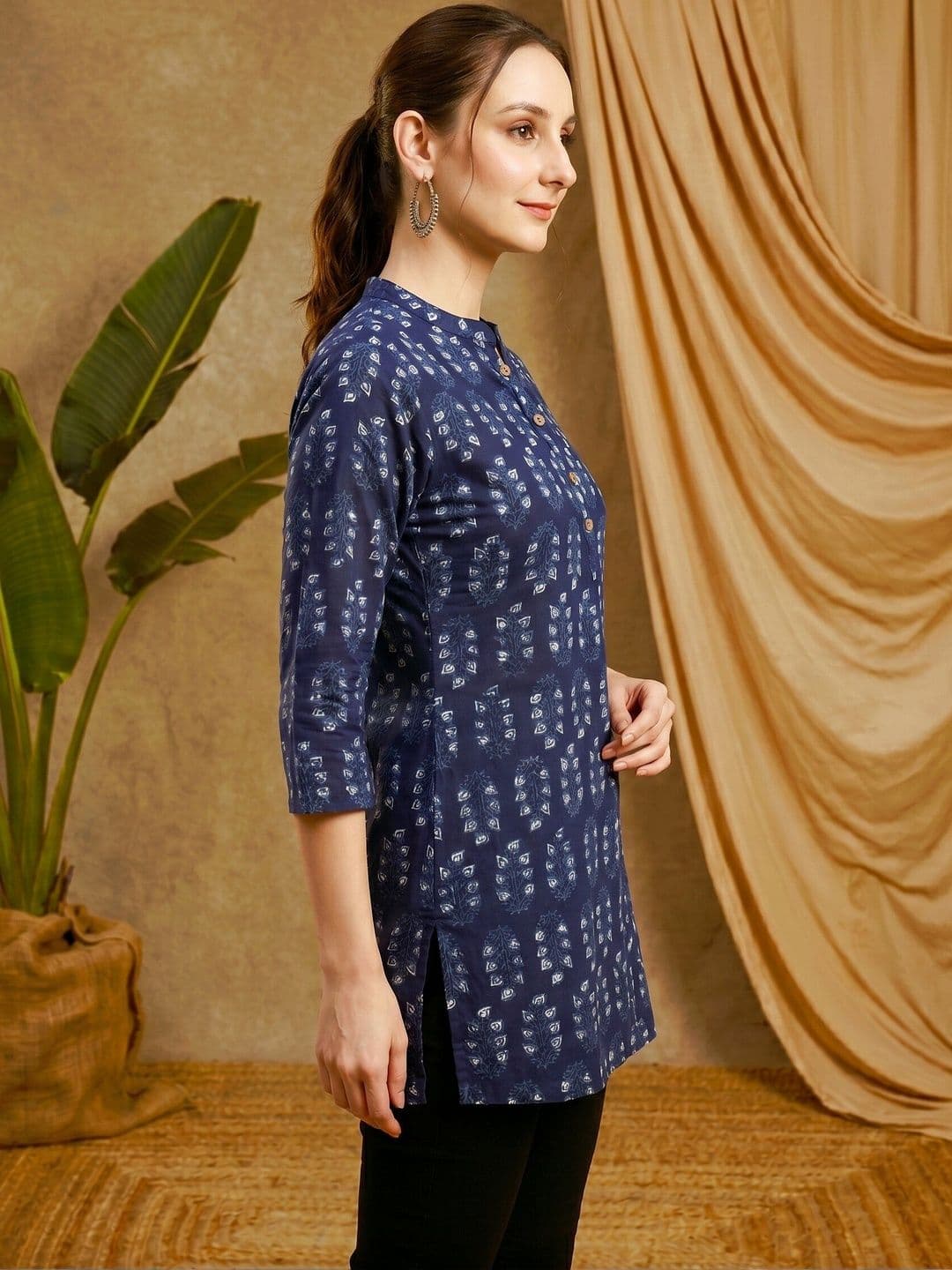 Sangria Ethnic Motifs Printed Mandarin Collar Straight Short Kurti thumbnail 5