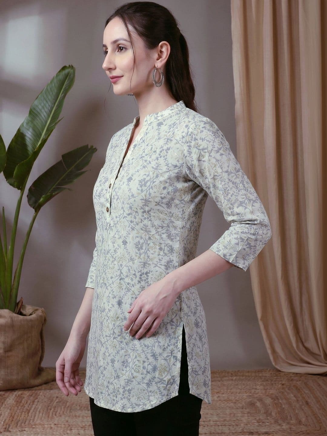 Sangria Floral Printed Pure Cotton Mandarin Collar Straight Short Kurti thumbnail 3