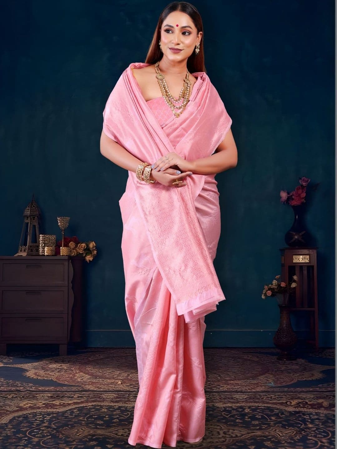 Sangria Light Pink Woven Design Zari Banarasi Saree With Unstitched Blouse thumbnail 2