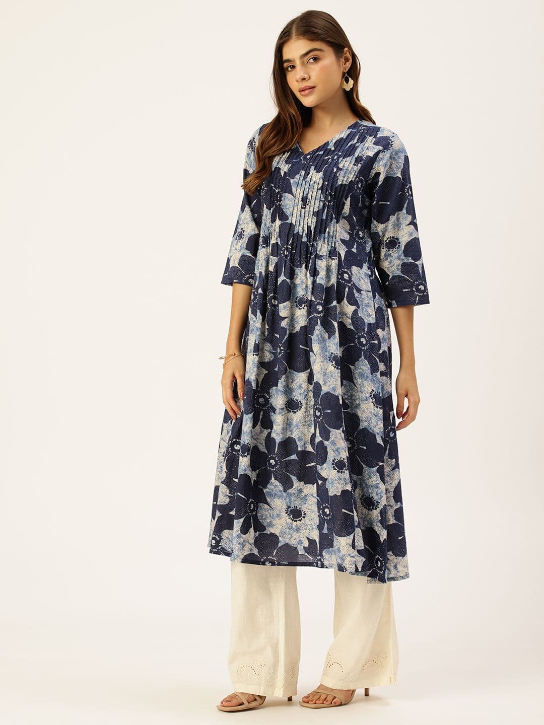 AMUKTI Women Floral Motifs Printed Anarkali Kurta thumbnail 2