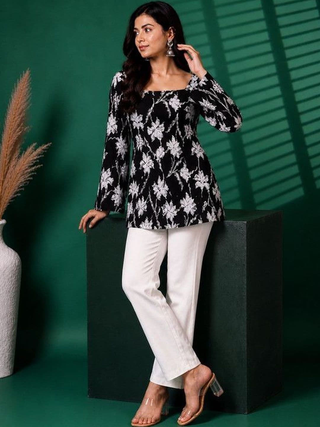 ALENJAN Floral Printed Square Neck Flared Sleeves Kurti thumbnail 3