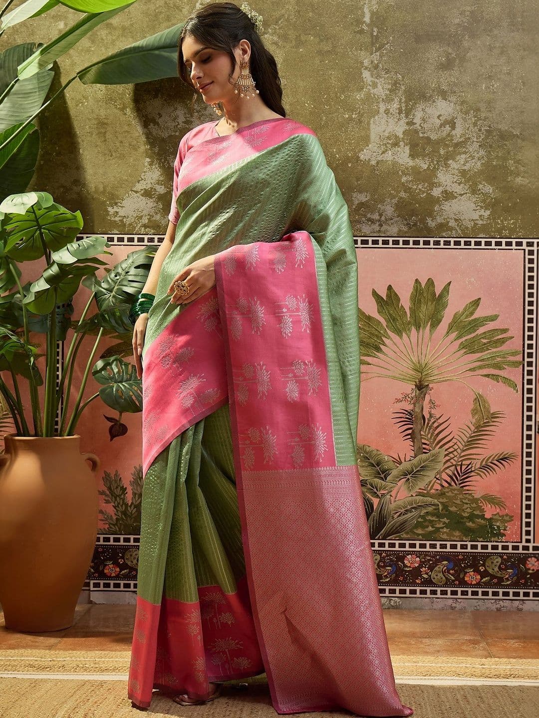 Sangria Woven Design Banarasi Sarees thumbnail 5