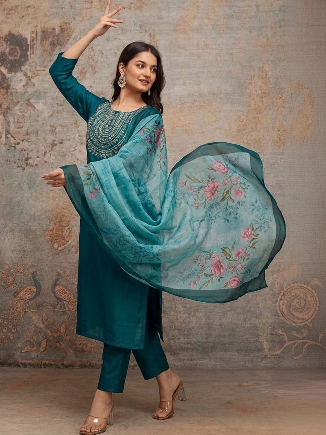 TIBAKKDI Women Ethnic Motifs Embroidered Regular Thread Work Kurta with Trousers & With Dupatta thumbnail 3