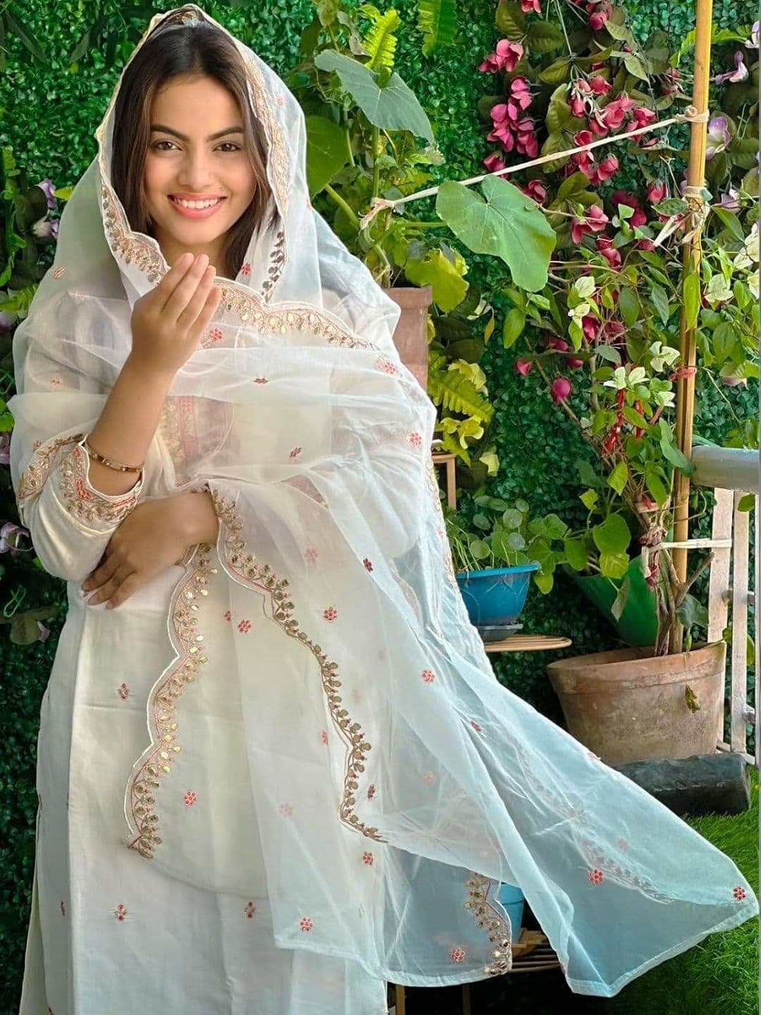 CLAVINET Women Ethnic Motifs Embroidered Regular Thread Work Kurta with Trousers & With Dupatta thumbnail 3