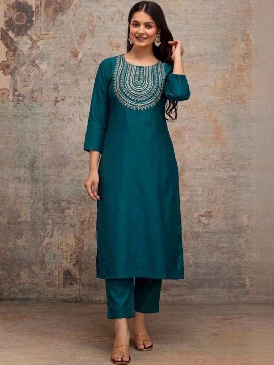 TIBAKKDI Women Ethnic Motifs Embroidered Regular Thread Work Kurta with Trousers & With Dupatta thumbnail 2