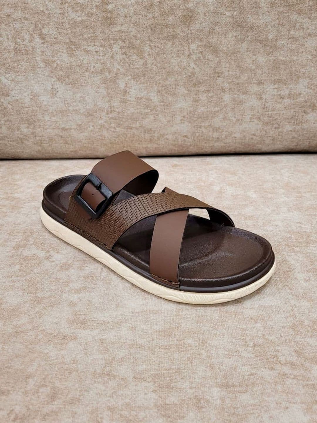 Layasa Men Slip-On thumbnail 4