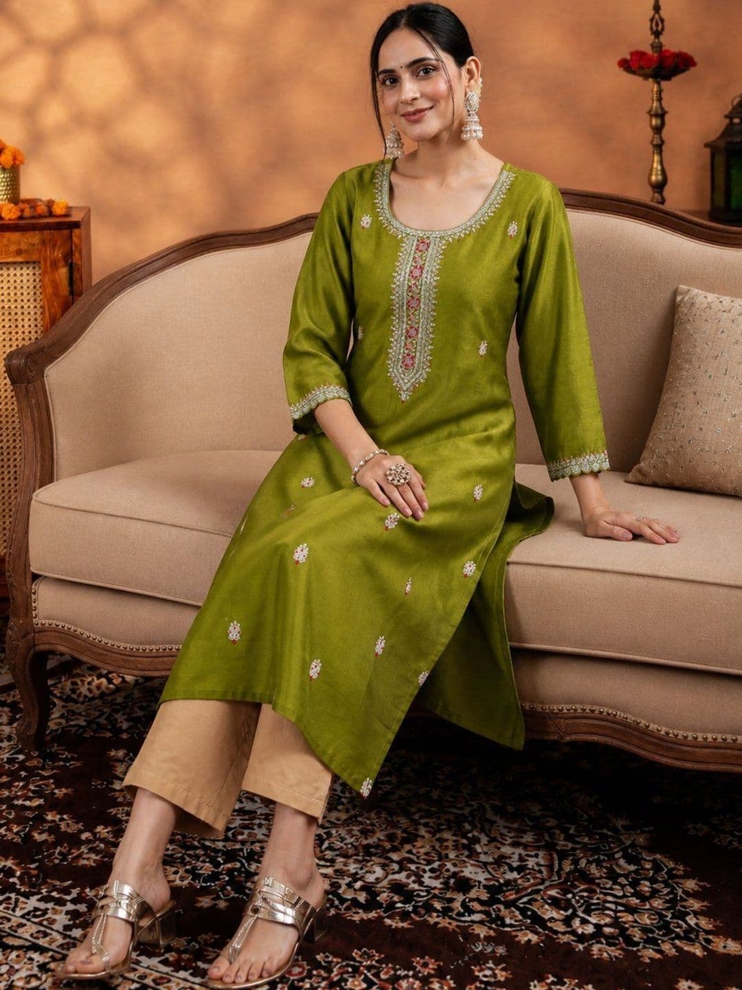 rarethread Women Embroidered Thread Work Kurta thumbnail 7