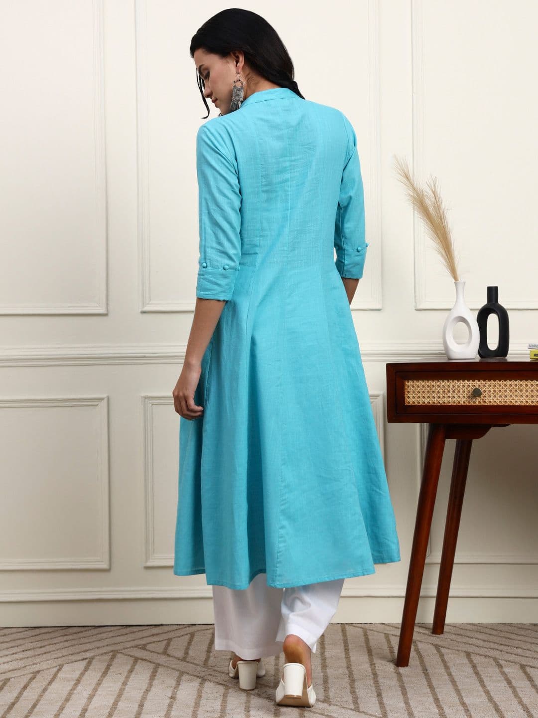Idalia Women Blue Solid Anarkali Kurta thumbnail 2