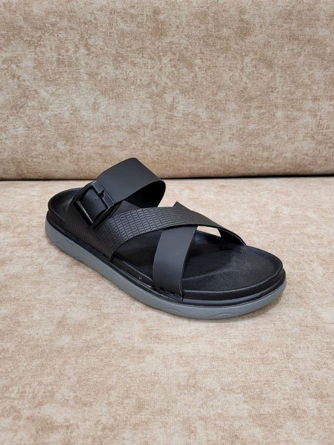 Layasa Men Rubber Slip-On Flip Flops thumbnail 2