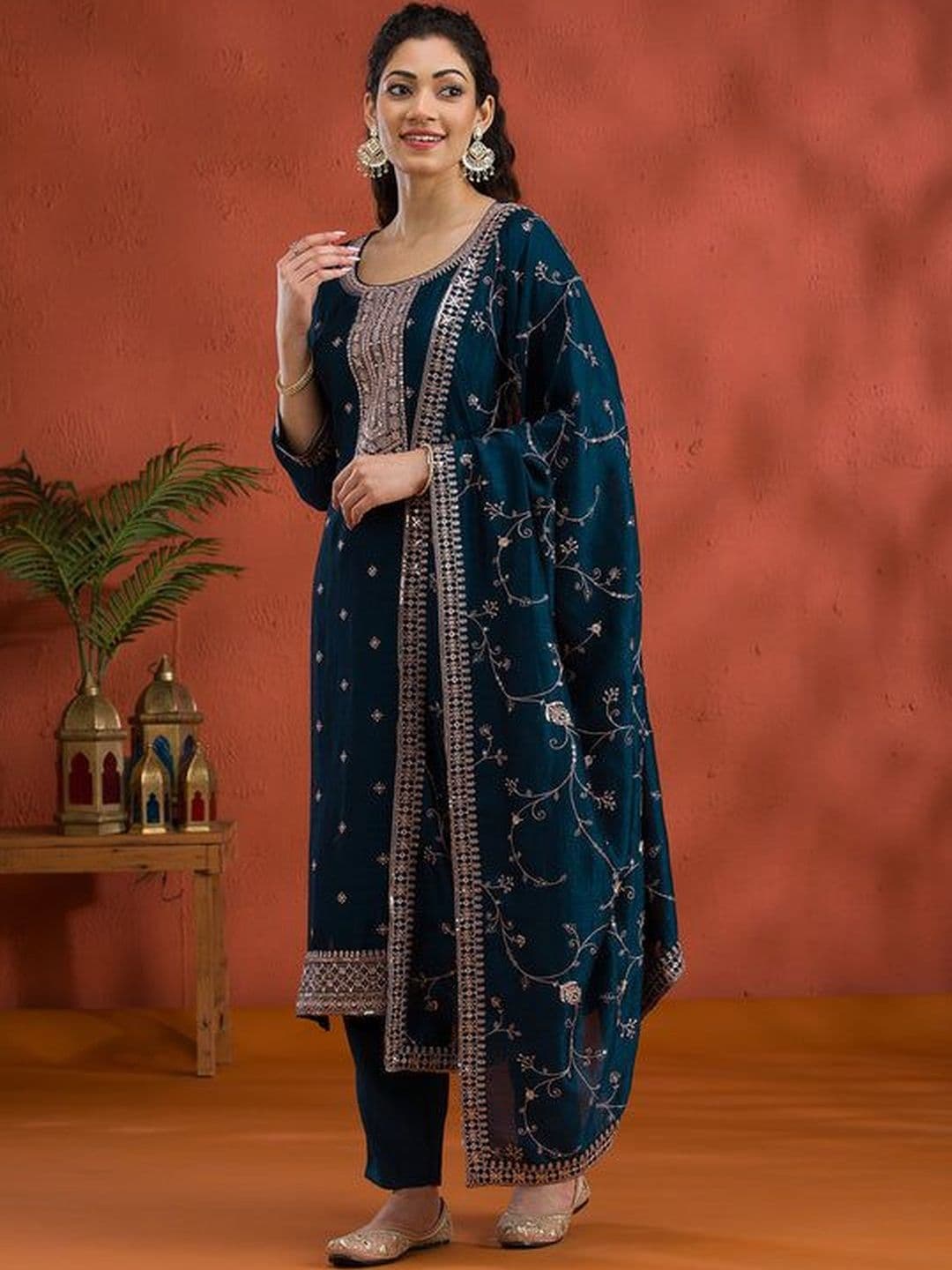 CLAVINET Women Ethnic Motifs Embroidered Regular Thread Work Kurta with Trousers & With Dupatta - view 1