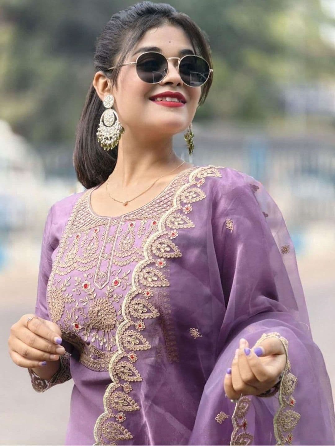 CLAVINET Women Ethnic Motifs Embroidered Regular Thread Work Kurta with Trousers & With Dupatta thumbnail 2