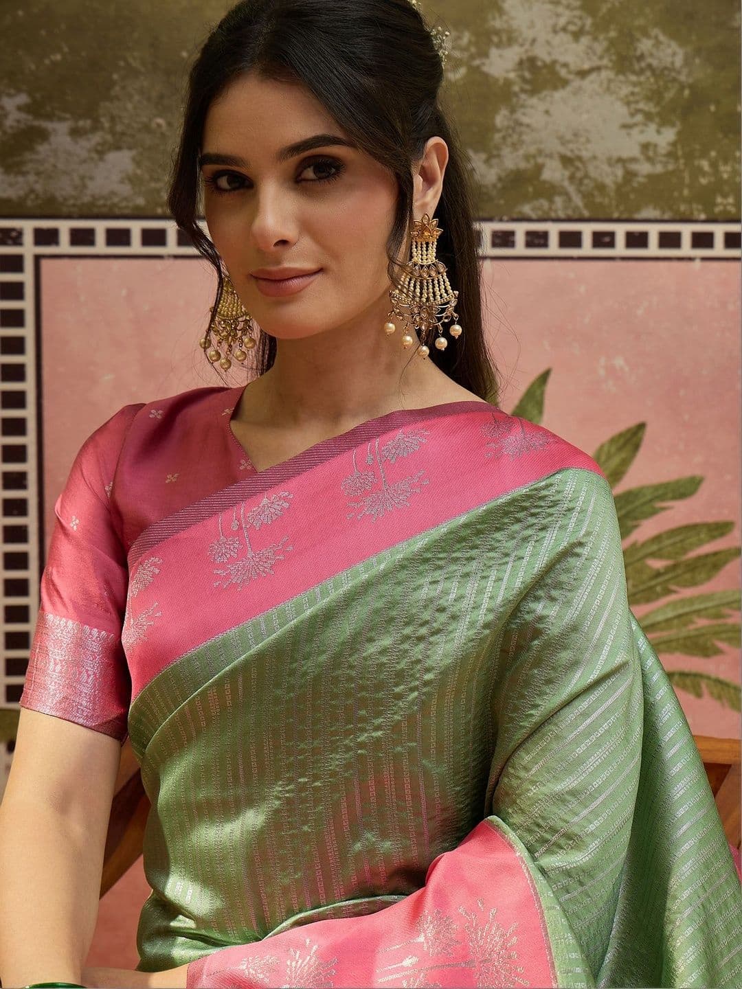 Sangria Woven Design Banarasi Sarees thumbnail 2